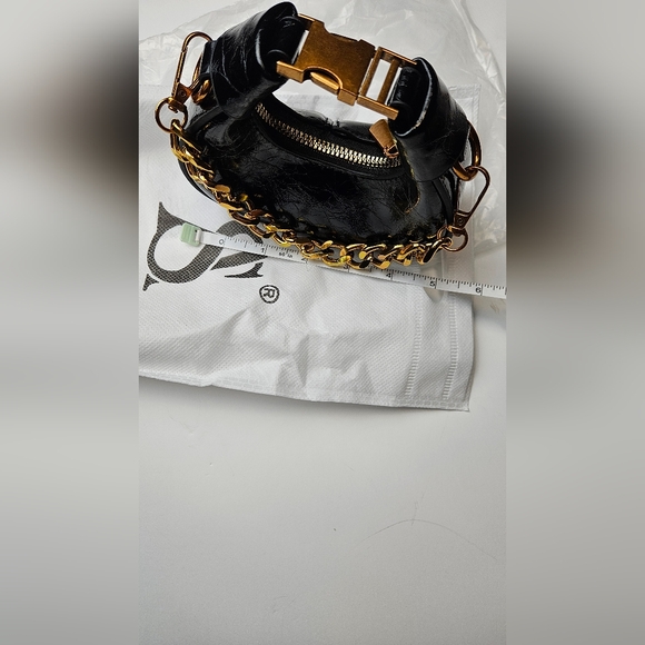 Black and Gold Chain Women's Crossbody Bag (NWOT) - Picture 4 of 11